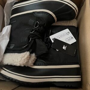 Sorel Women's Black "Winter Carnival" Snow Boots 7.5